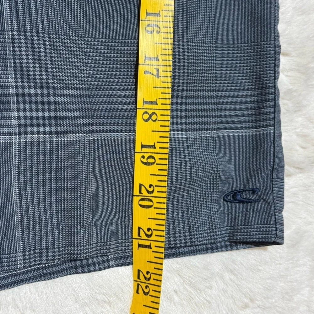O'Neill Shorts Mens sz 30 Gray Plaid Flat Front Embroidered Logo Polyester Blend